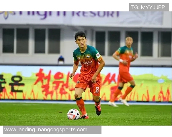 釜山偶像队对决江原球队展现激情与实力的精彩比赛